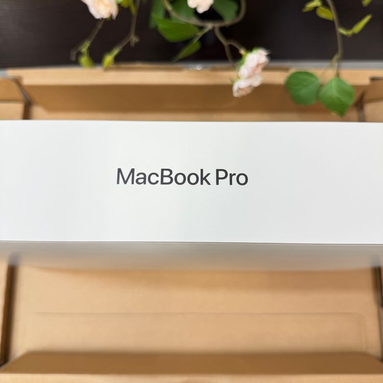 ���ʡ�̤���� MacBook Pro 16����� M5 Max���å� 2TB 6K24R