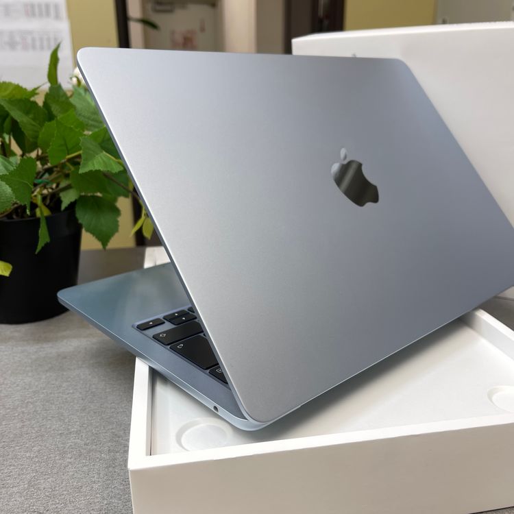 ����Ʊ�� MacBook Air 13����� M4���å� �������֥롼 ����̵�� G9975