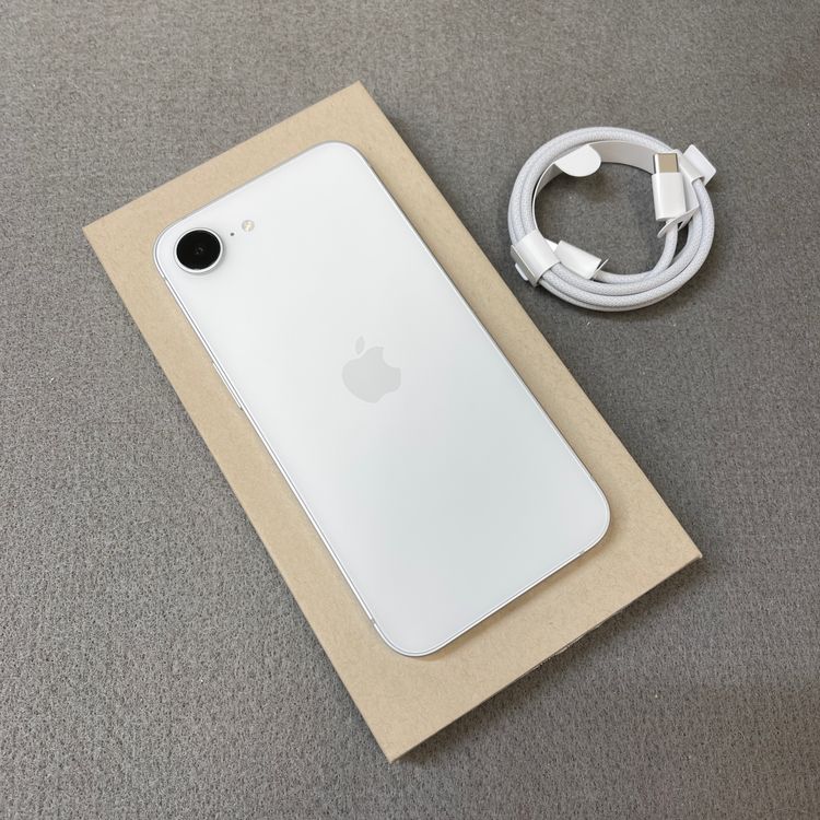 �Хåƥ꡼100% iPhone 16e 128GB �ۥ磻�� Apple�� SIM�ե꡼����̵��