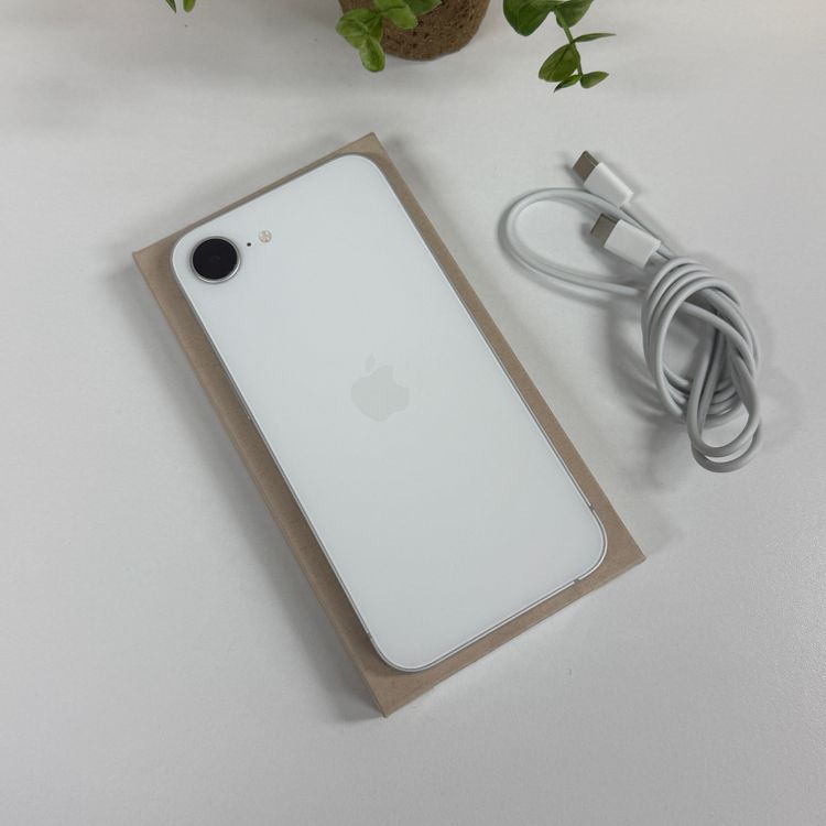 ����Ʊ�� iPhone16e 128GB �ۥ磻�� ������ SIM�ե꡼ ����̵��