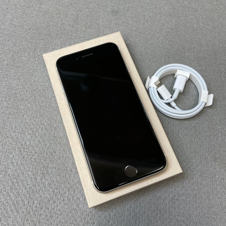 �Хåƥ꡼ 100% iPhone SE3 64GB �������饤�� ������ SIM�ե꡼ ����̵��
