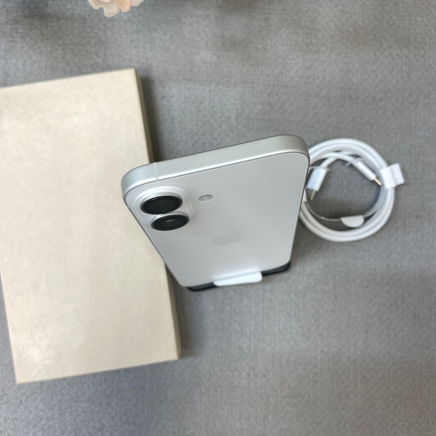 ムスビー｜新品・未使用 iPhone 16 128GB ホワイト 国内版 SIMフリー 