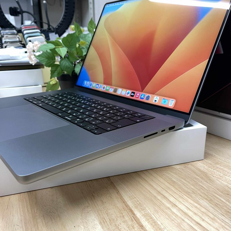 新品同様 MacBook Pro 16インチ M2Proチップ スペースグレー 送料無料 30V6L