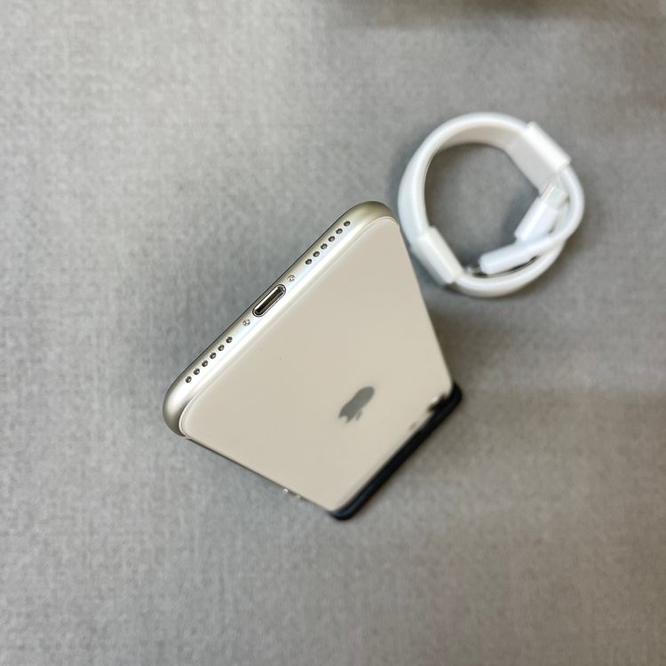 �Хåƥ꡼ 94% iPhone SE�裳���� 64GB �������饤�� ������SIM�ե꡼����̵��