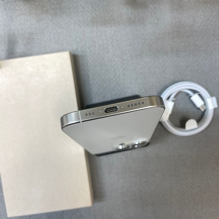 iPhone 15Pro 512GB �ۥ磻�� ������ SIM�ե꡼ ����̵��