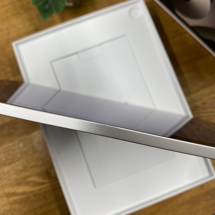 iPad Air(��5����) 64GB �������饤�� Wi-Fi��ǥ� ����̵��