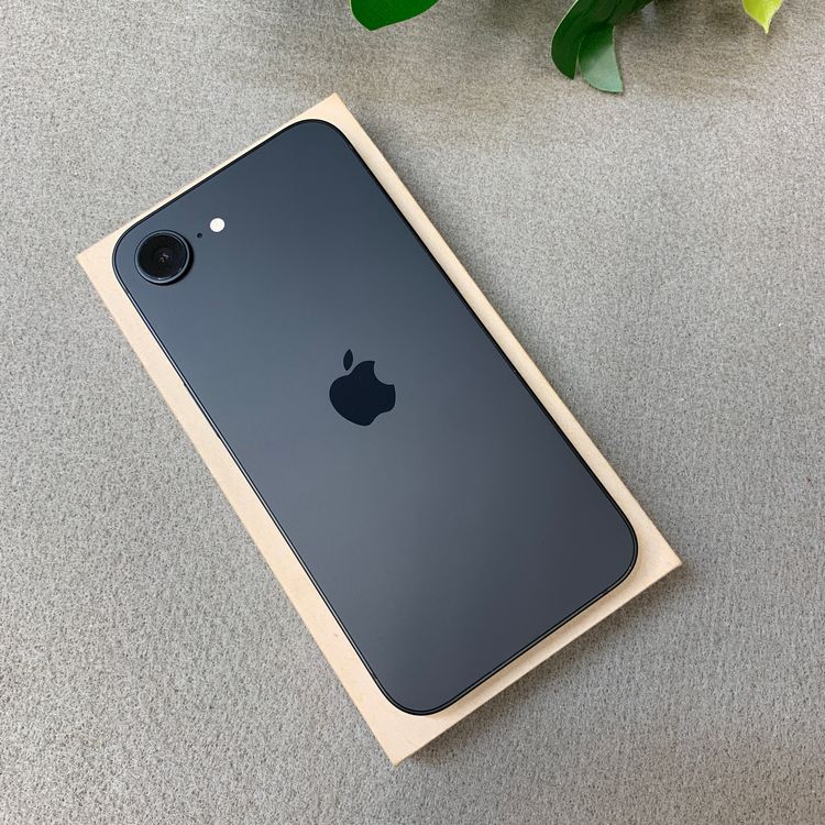 �Хåƥ꡼90% iPhone 16e 128GB �֥�å� Apple�� SIM�ե꡼����̵��