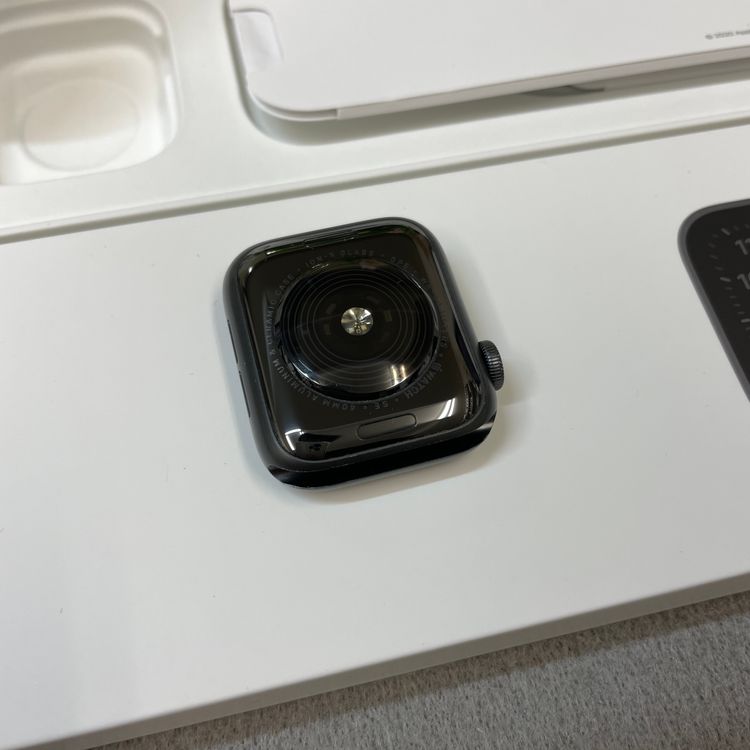 Apple Watch SE 40mm GPS ��ǥ� XQ07V