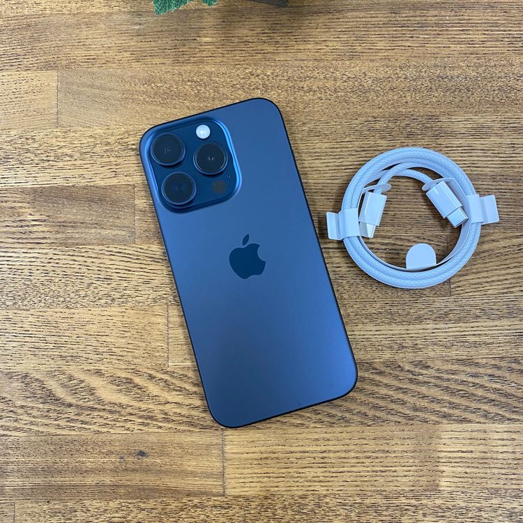 �Хåƥ꡼ 100%  iPhone15 Pro 256GB �֥롼  ������ SIM�ե꡼����̵��