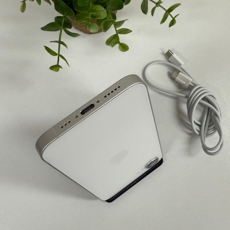 ����Ʊ�� iPhone16e 128GB �ۥ磻�� ������ SIM�ե꡼ ����̵��