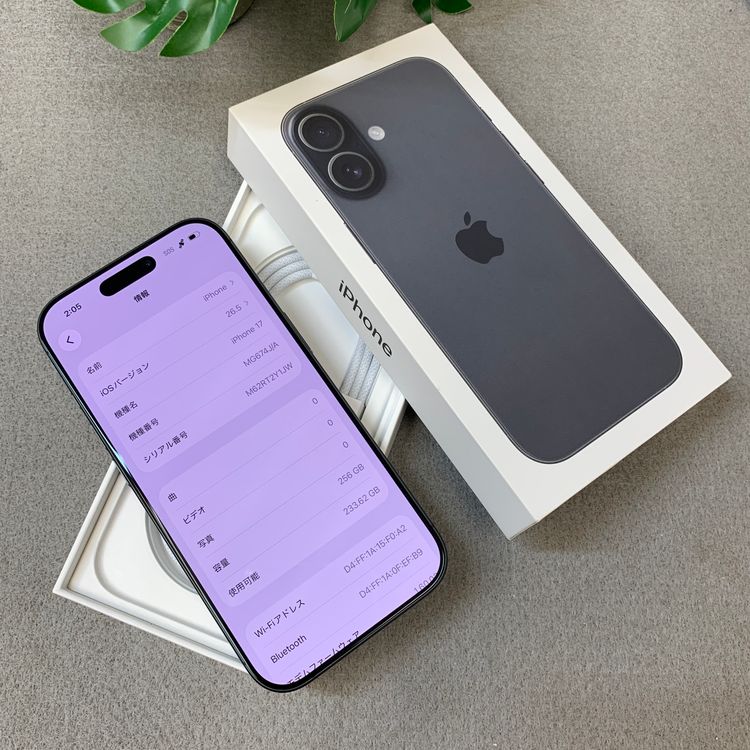 �Хåƥ꡼ 100%  iPhone 17 256GB �֥�å� Apple�� SIM�ե꡼