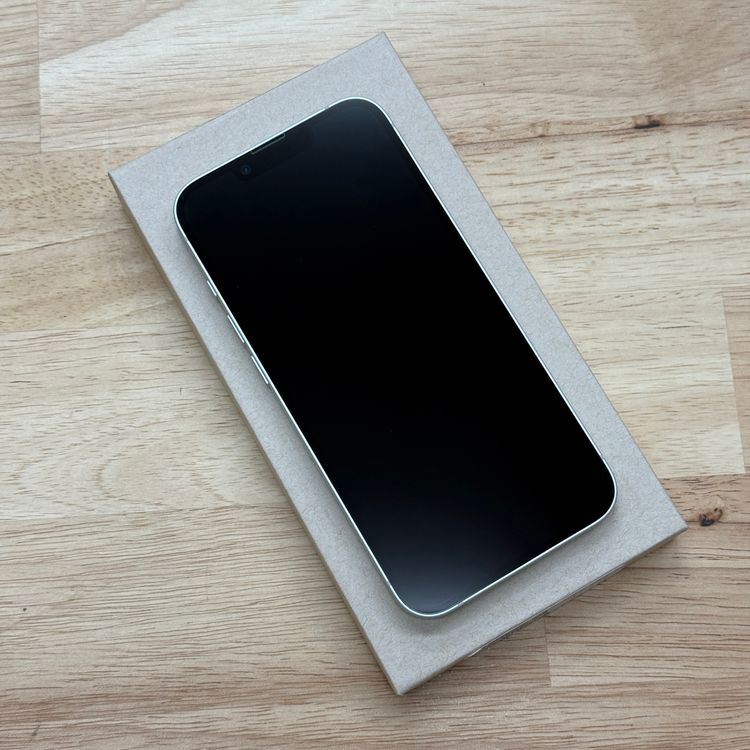 ����Ʊ�� iPhone 16e 128GB �ۥ磻�� ������SIM�ե꡼ ����̵��