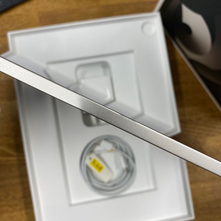 iPad Air(��5����) 64GB �������饤�� Wi-Fi��ǥ� ����̵��