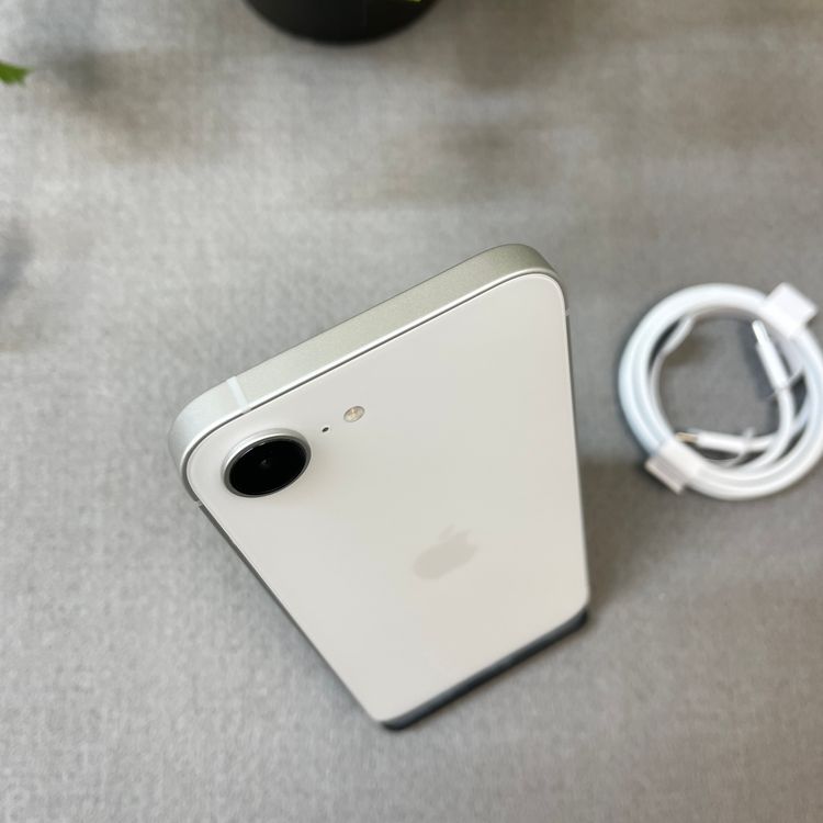 �Хåƥ꡼100% iPhone 16e 128GB �ۥ磻�� ������ SIM�ե꡼ ����̵��