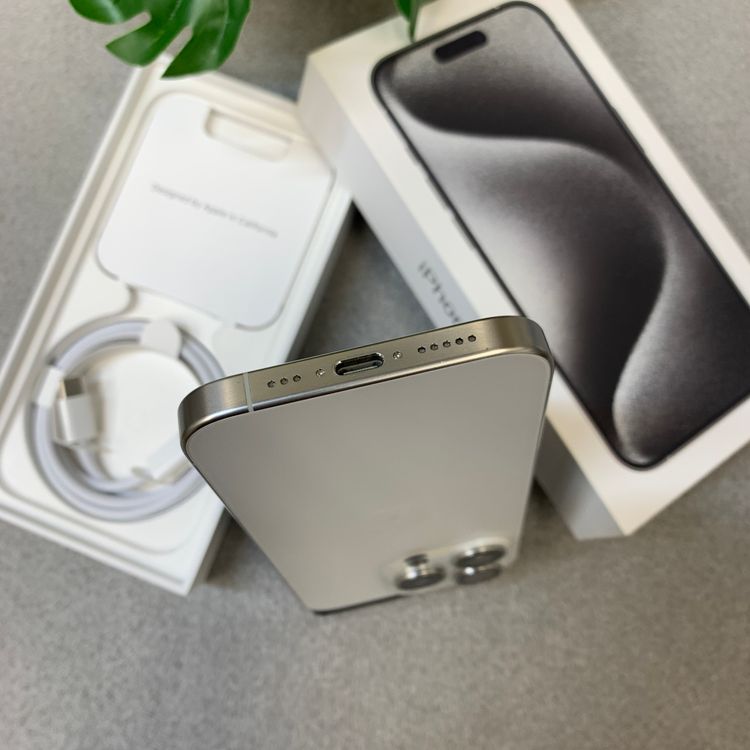 �Хåƥ꡼ 86�� iPhone 15Pro 256GB �ۥ磻�� ������ SIM�ե꡼����̵��