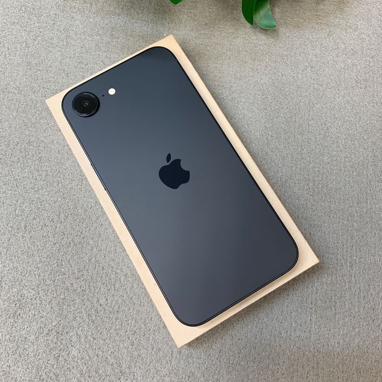�Хåƥ꡼100% iPhone 16e 128GB �֥�å� Apple�� SIM�ե꡼����̵��