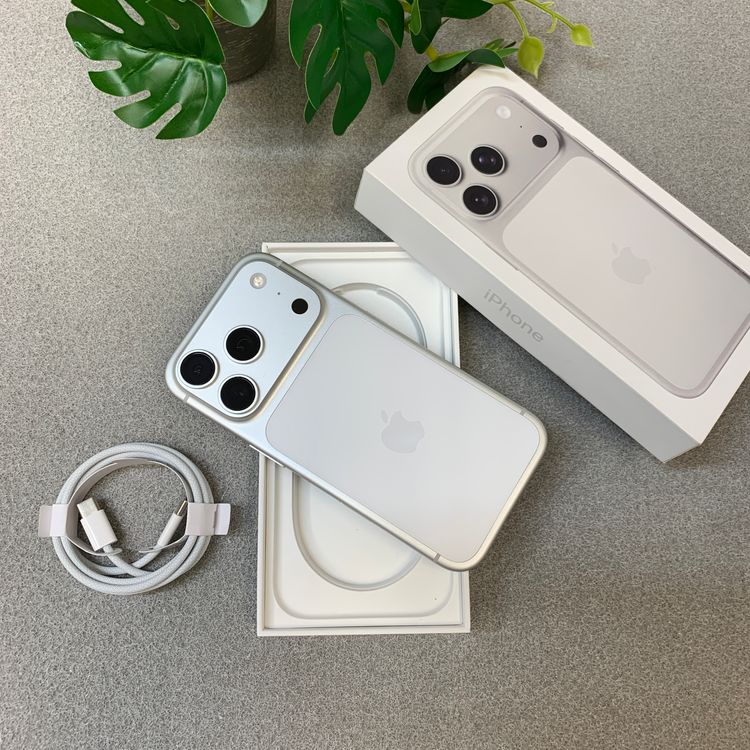�Хåƥ꡼100% iPhone 17Pro 256GB ����С�Apple�� SIM�ե꡼