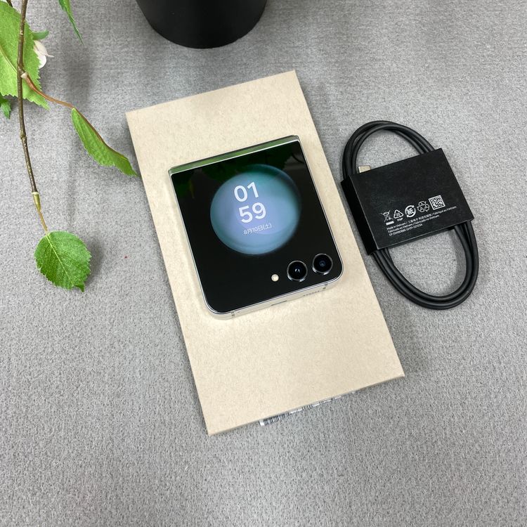 Galaxy Z Flip5 256GB �ߥ�� ������SIM�ե꡼ ����̵��