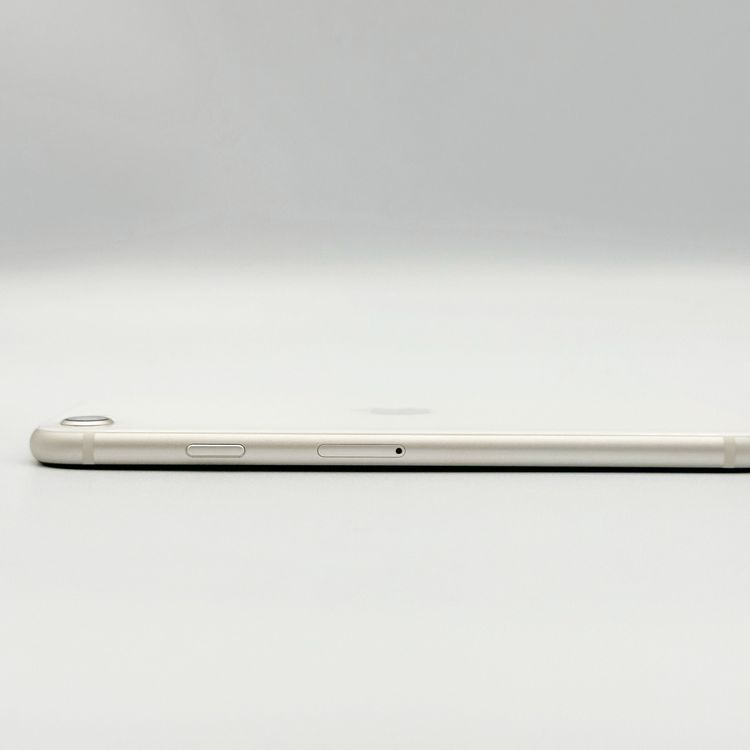 �ڥХåƥ꡼90���iPhone SE (��3����) 64GB SoftBank