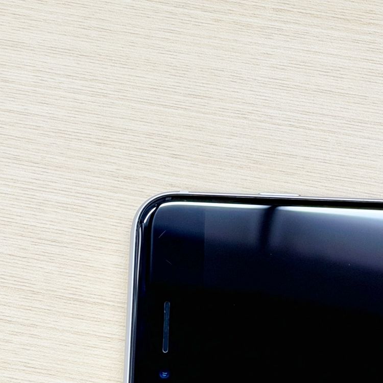�ڥХåƥ꡼81���iPhone SE ��2���� 64GB �ۥ磻�ȡ�docomo