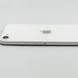 �ڥХåƥ꡼84���iPhone SE (��2����) 64GB White docomo