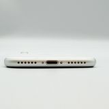 �ڥХåƥ꡼82���iPhone SE ��2���� 64GB docomo