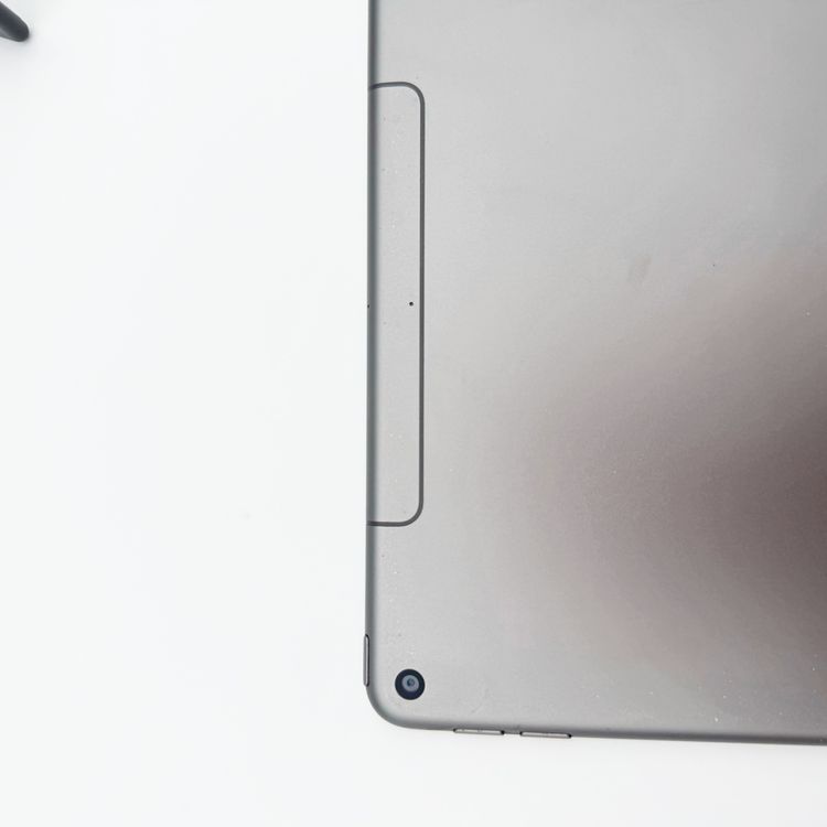�ڥХåƥ꡼80���iPad Air ��3���� 64GB ���졼 Wi-Fi + Cellular