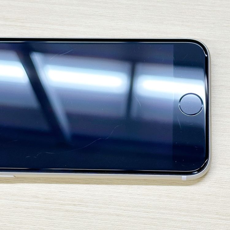 �ڥХåƥ꡼99���iPhone SE (��3����) 64GB SoftBank