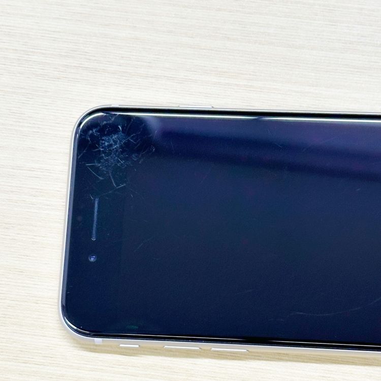 �ڥХåƥ꡼99���iPhone SE (��3����) 64GB SoftBank