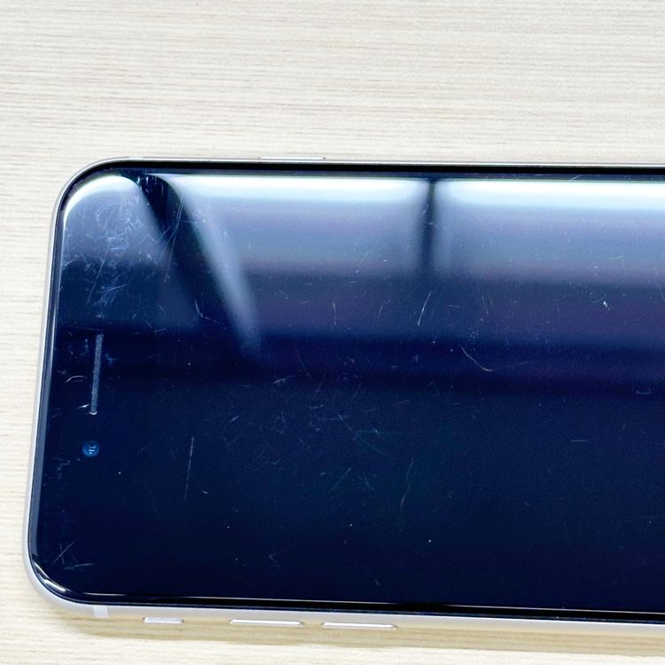�ڥХåƥ꡼96���iPhone SE (��3����) 64GB SoftBank