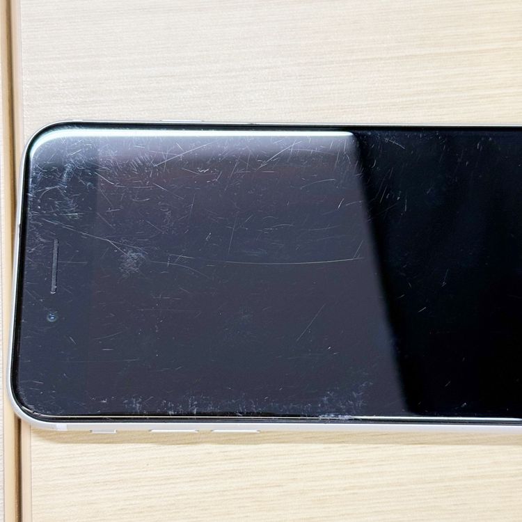 �ڥХåƥ꡼83���iPhone SE (��2����)��64GB	White��docomo