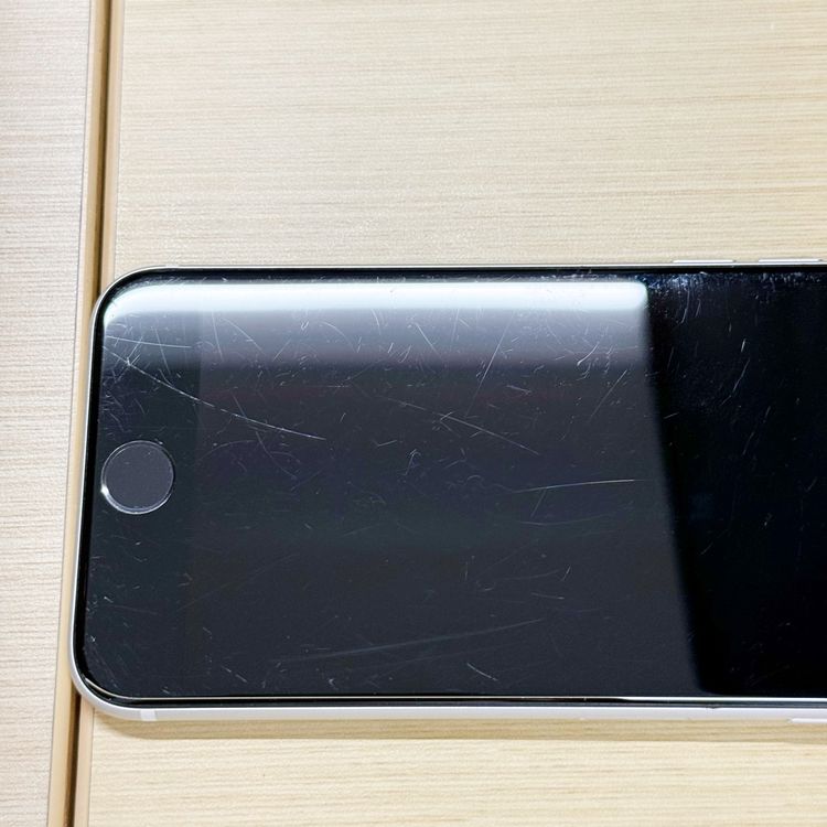 �ڥХåƥ꡼83���iPhone SE (��2����)��64GB	White��docomo