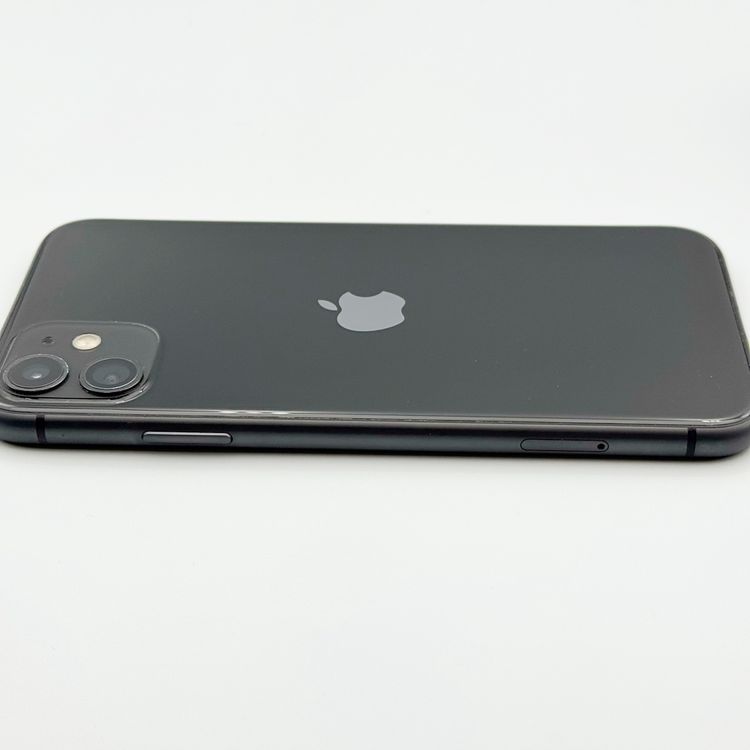 �ڥХåƥ꡼69���iPhone 11 128GB �֥�å���au