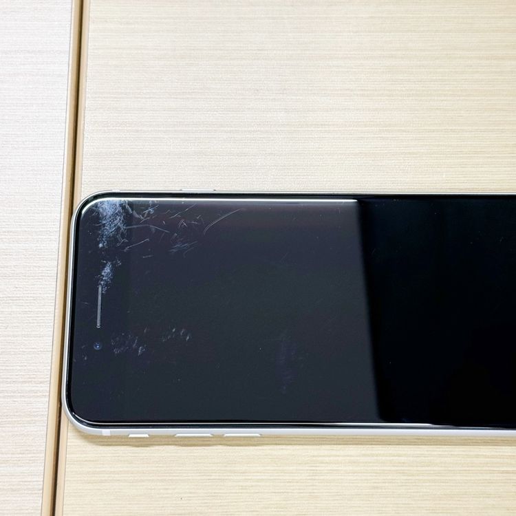 �ڥХåƥ꡼81���iPhone SE (��2����)��64GB	White��docomo