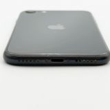�ڥХåƥ꡼74���iPhone SE (��2����) 64GB Black au