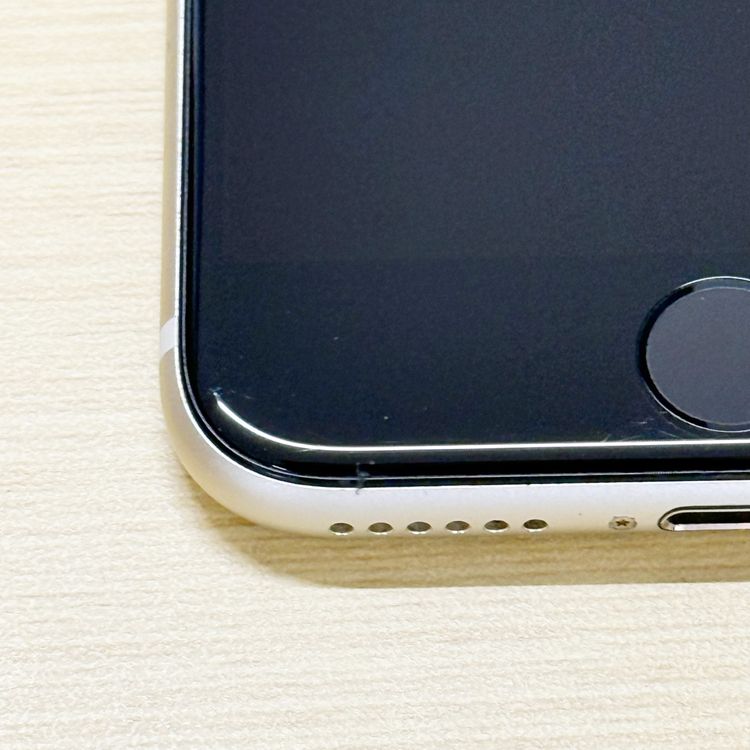 �ڥХåƥ꡼79���iPhone SE (��3����)��64GB	Starlight��docomo