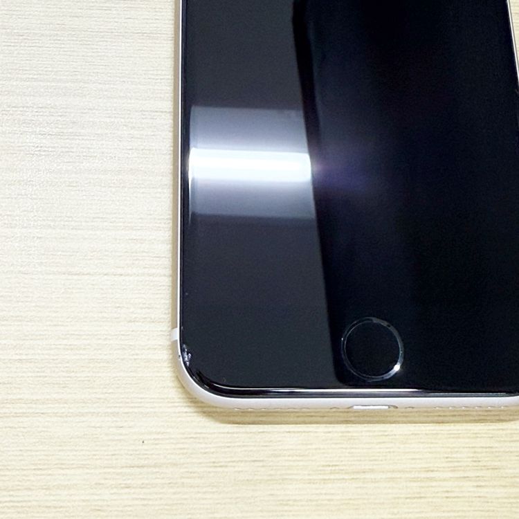 �ڥХåƥ꡼97���iPhone SE (��3����)��64GB	Starlight��docomo
