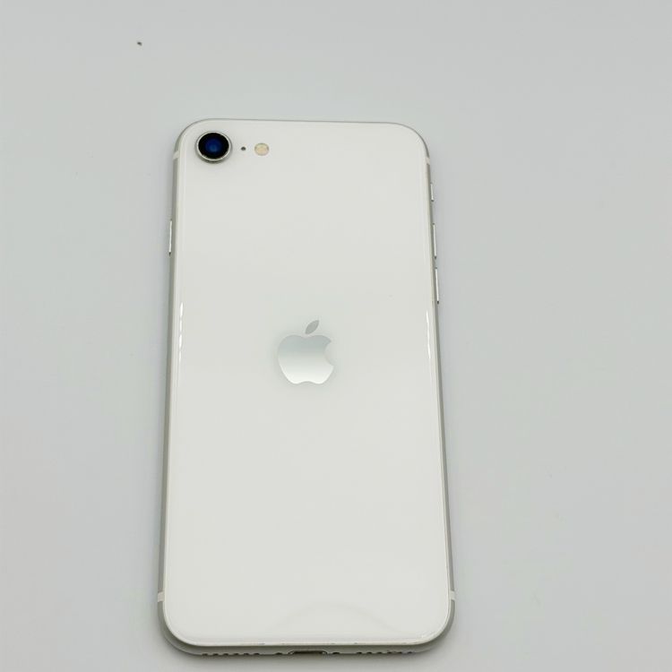 �ڥХåƥ꡼82���iPhone SE ��2���� 64GB docomo