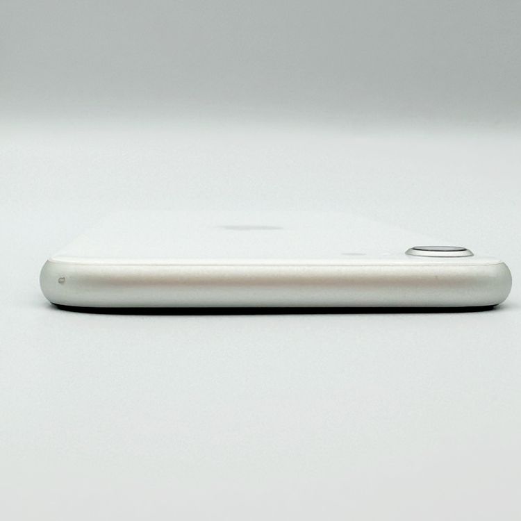�ڥХåƥ꡼81���iPhone SE ��2���� 64GB �ۥ磻�ȡ�docomo