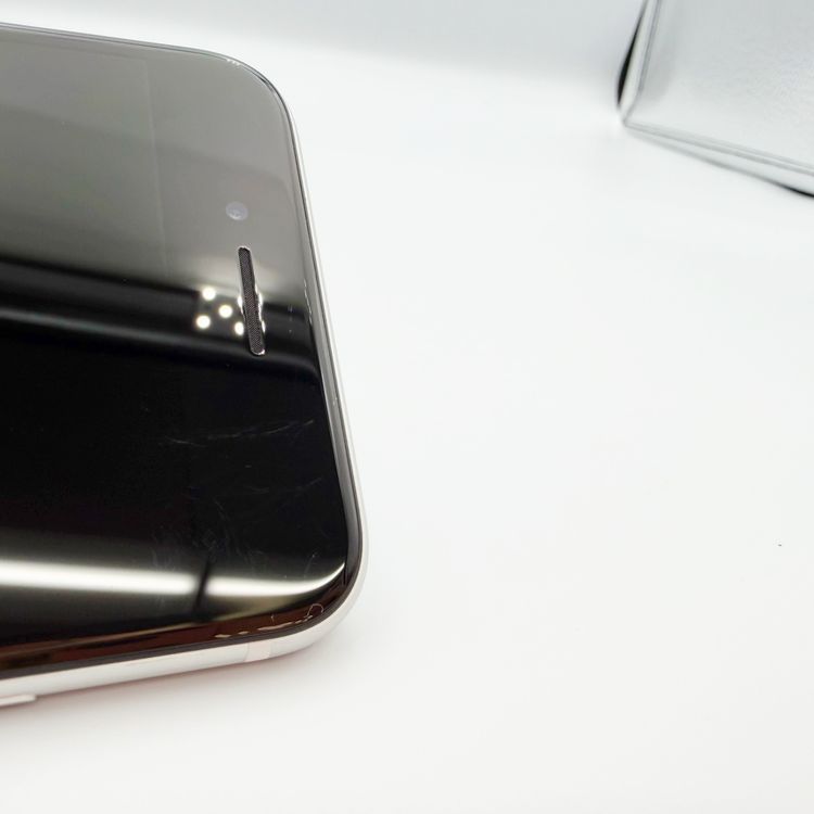 �ڥХåƥ꡼100���iPhone SE ��2���� 64GB �ۥ磻�ȡ�SoftBank
