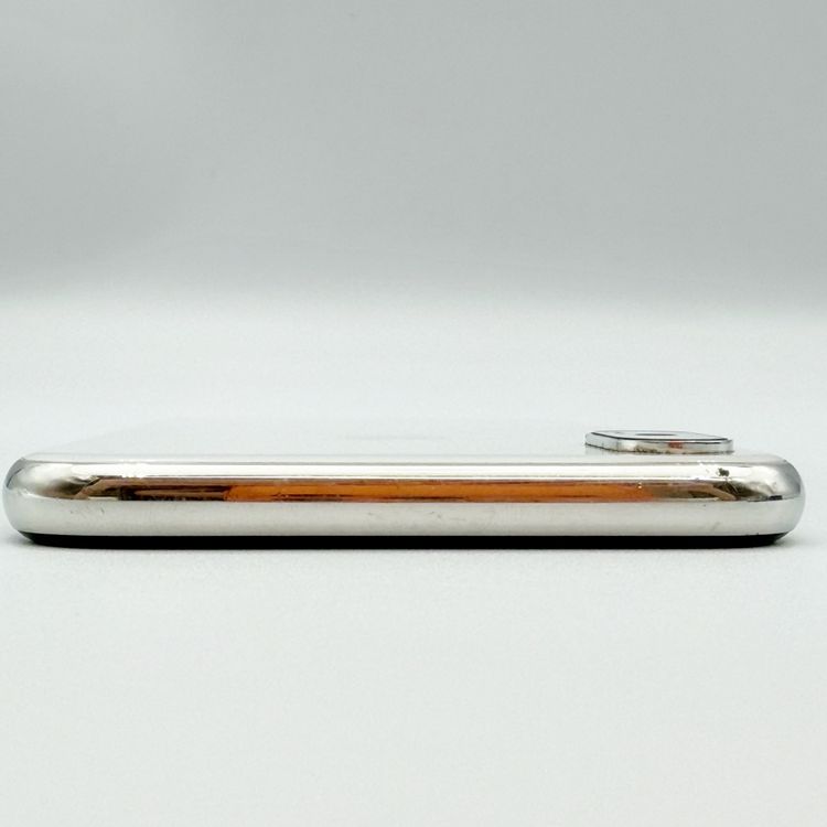 �ڥХåƥ꡼70���iPhone X 64GB Silver docomo