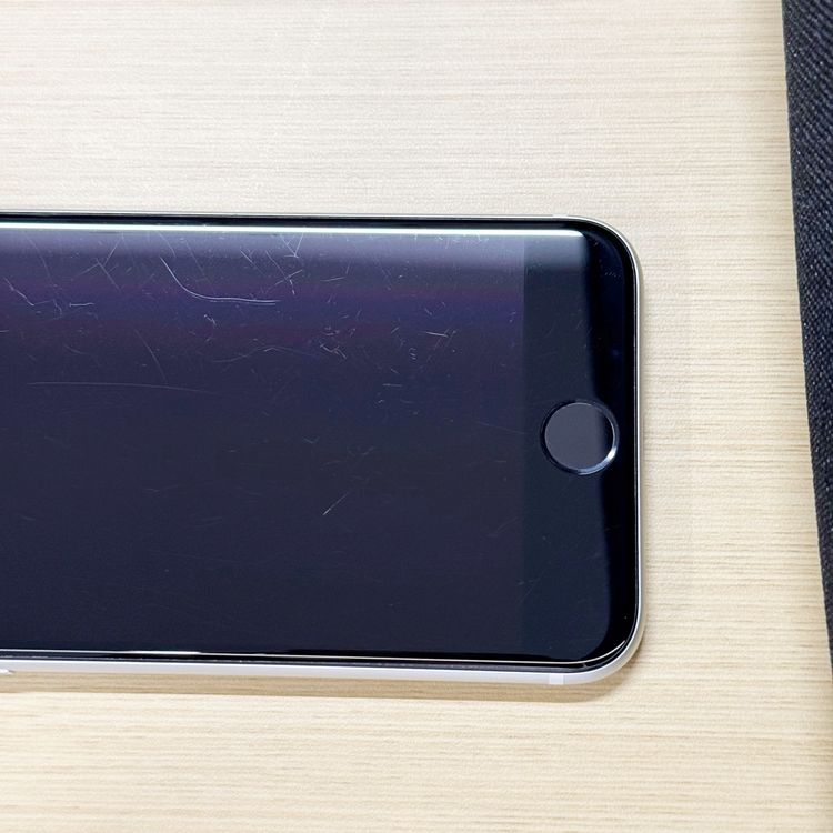 �ڥХåƥ꡼83���iPhone SE (��2����)��64GB	White��docomo