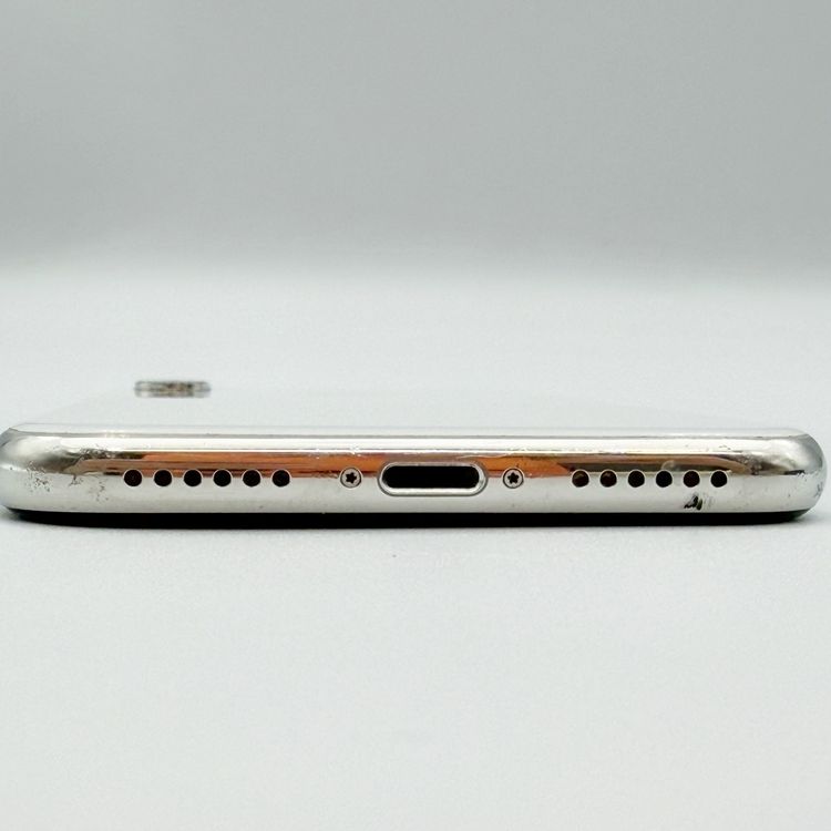 �ڥХåƥ꡼70���iPhone X 64GB Silver docomo