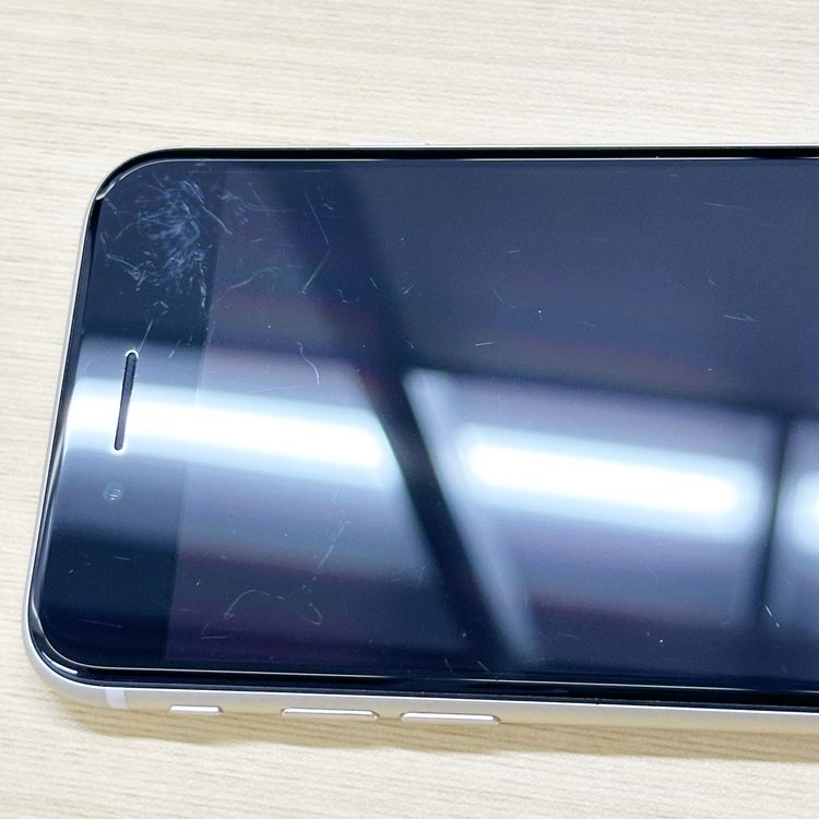 �ڥХåƥ꡼90���iPhone SE (��3����) 64GB SoftBank