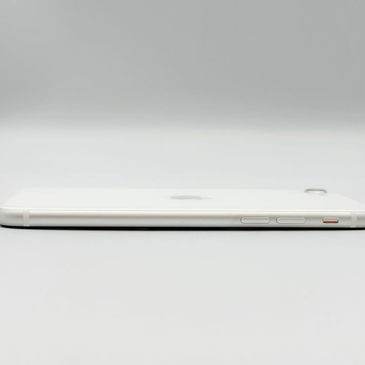 �ڥХåƥ꡼81���iPhone SE ��2���� 64GB �ۥ磻�ȡ�docomo