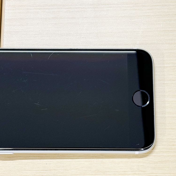 �ڥХåƥ꡼80���iPhone SE (��2����)��64GB	White��docomo