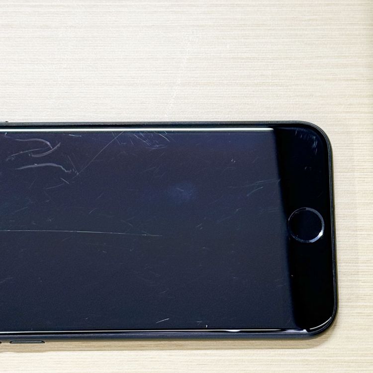�ڥХåƥ꡼80���iPhone SE (��2����)��64GB	Black��SoftBank