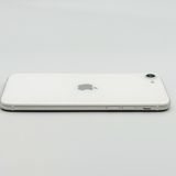 �ڥХåƥ꡼82���iPhone SE (��2����) 64GB White docomo