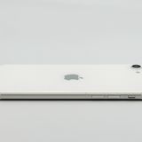 �ڥХåƥ꡼77���iPhone SE (��2����)��128GB	White��docomo