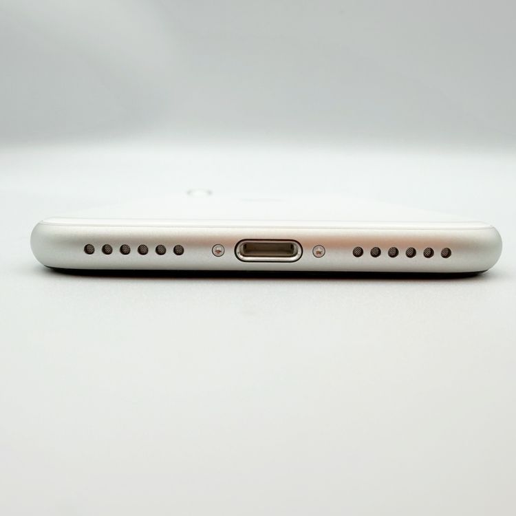 �ڥХåƥ꡼100���iPhone SE ��2���� 64GB �ۥ磻�ȡ�SoftBank